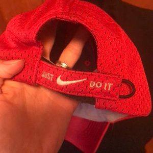 Nike Accessories - Nike swoosh logo mesh red baseball cap Nike Accessories - Nike swoosh logo mesh red baseball cap